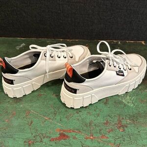 Palladium White and Gray Pallatower Lo